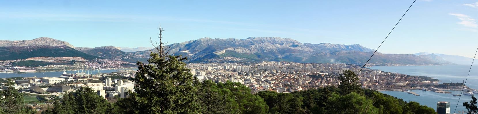 Spalato vista dalla collina di Marjan: il centro storico, il porto e le isole dalmate all'orizzonte, dai belvedere dei 'polmoni della città'.